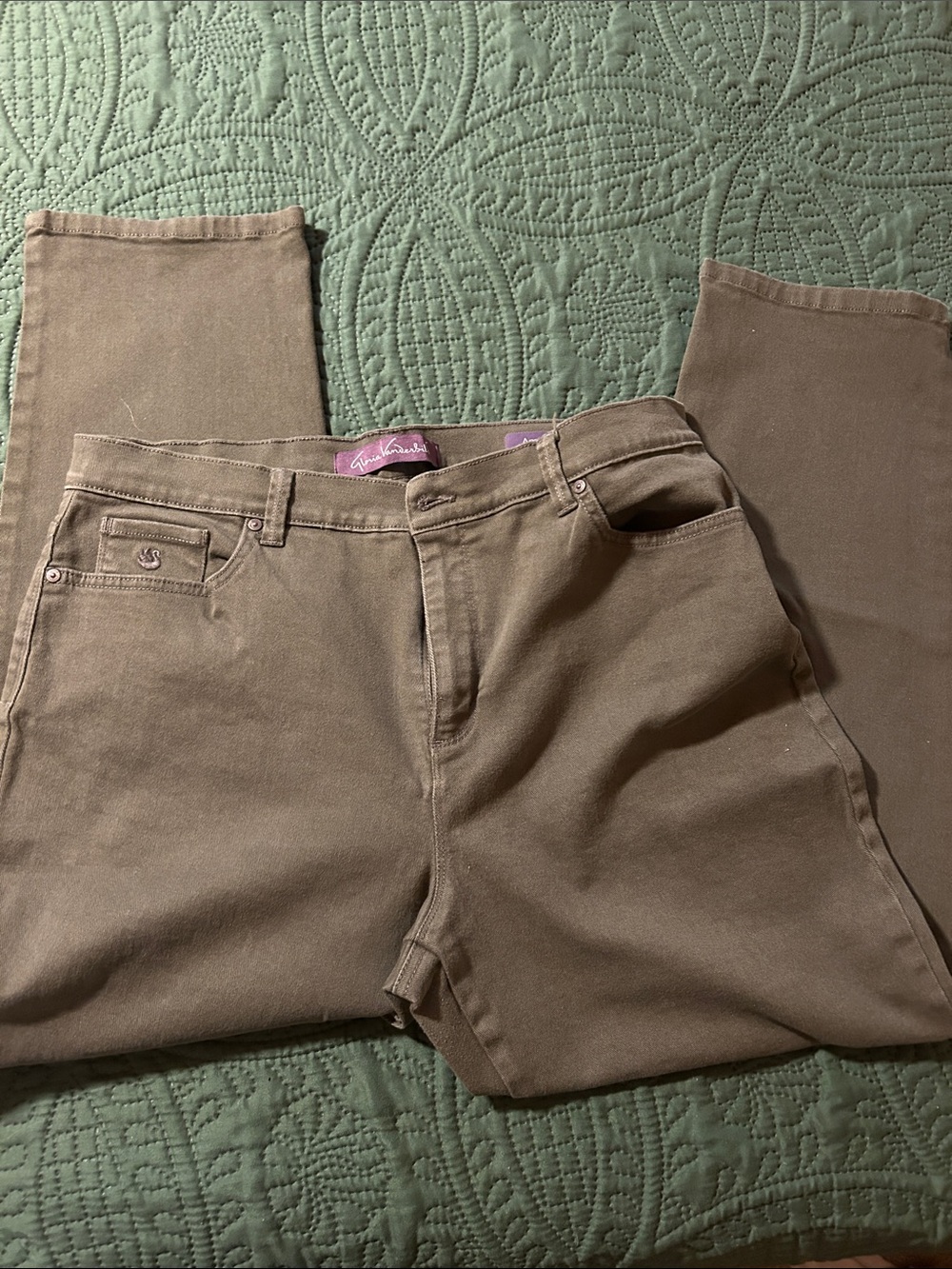 Gloria Vanderbilt Straight Leg Jeans in Taupe